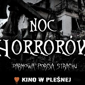 Napis "Noc Horrorów" na ciemnym tle i zdjęciu opuszczonego domu.